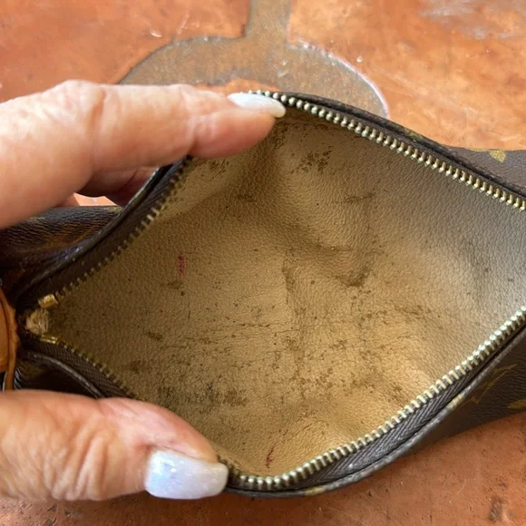 Authentic Louis Vuitton clutch bag - Picture 9 of 11